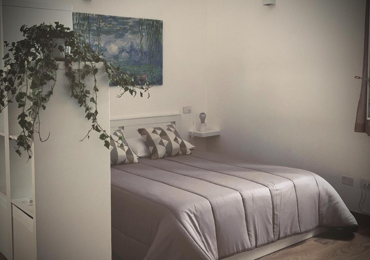 Satyria Apartments タラント エクステリア 写真